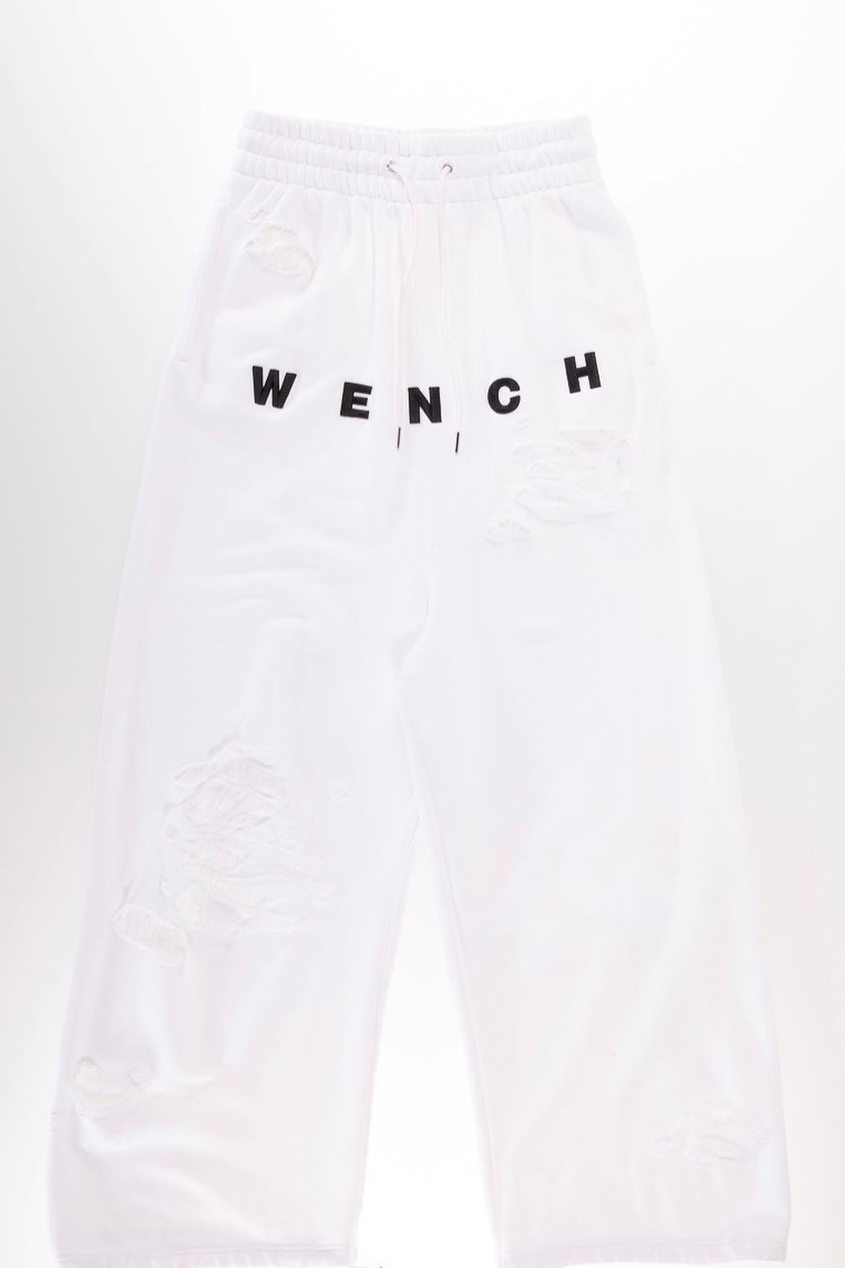 服装服饰，潮牌服饰Anonymous Club发布了最新的服装系列“WENCH”