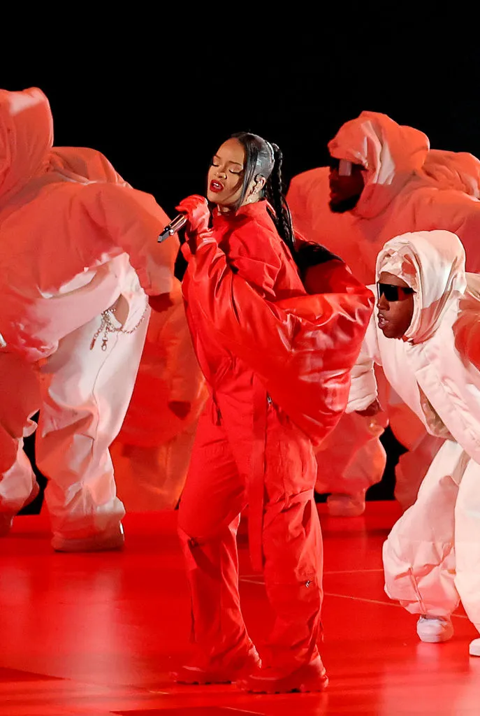 服装设计，Rihanna在超级碗半场表演