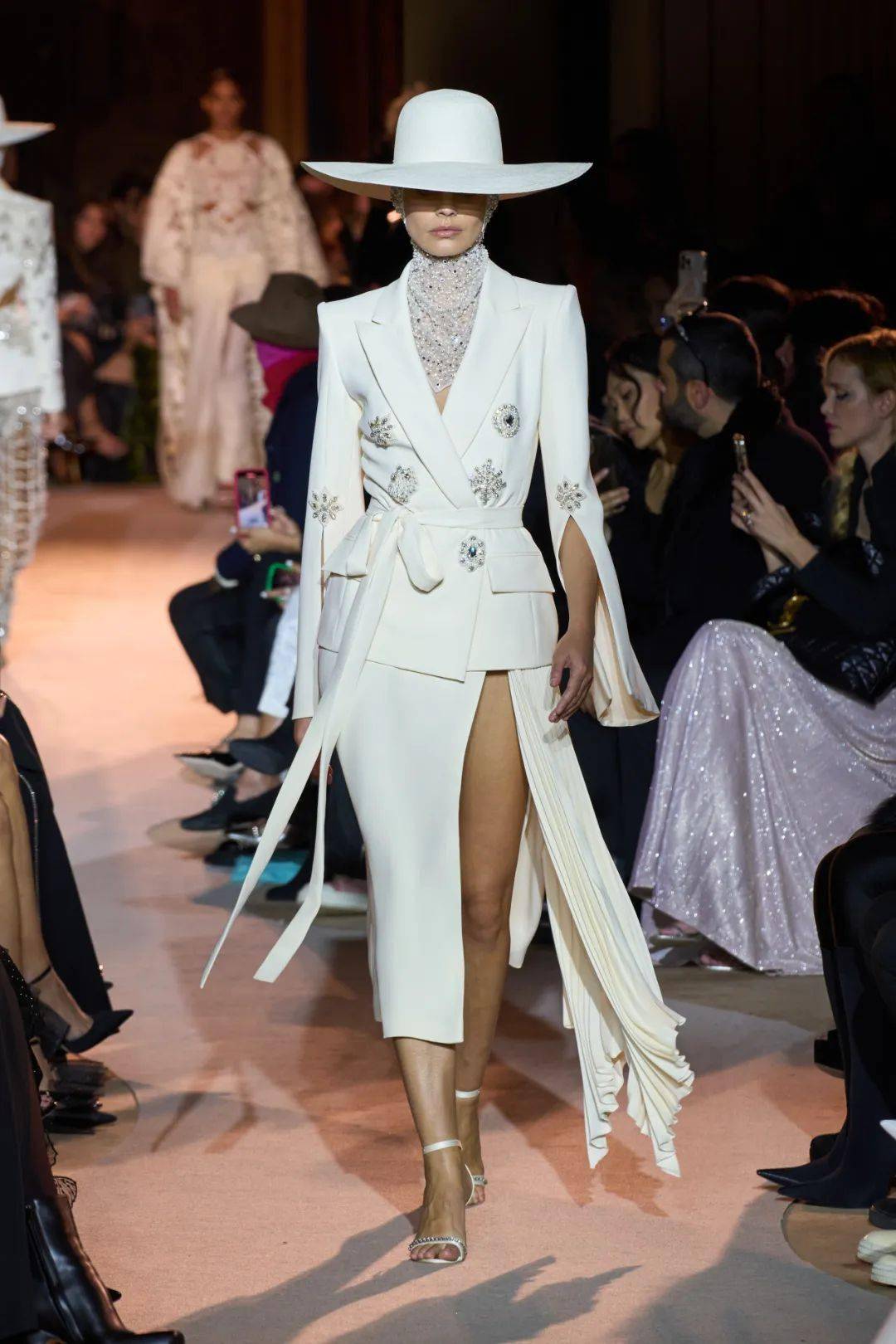 服装设计图，Zuhair Murad 2023春夏巴黎高定周