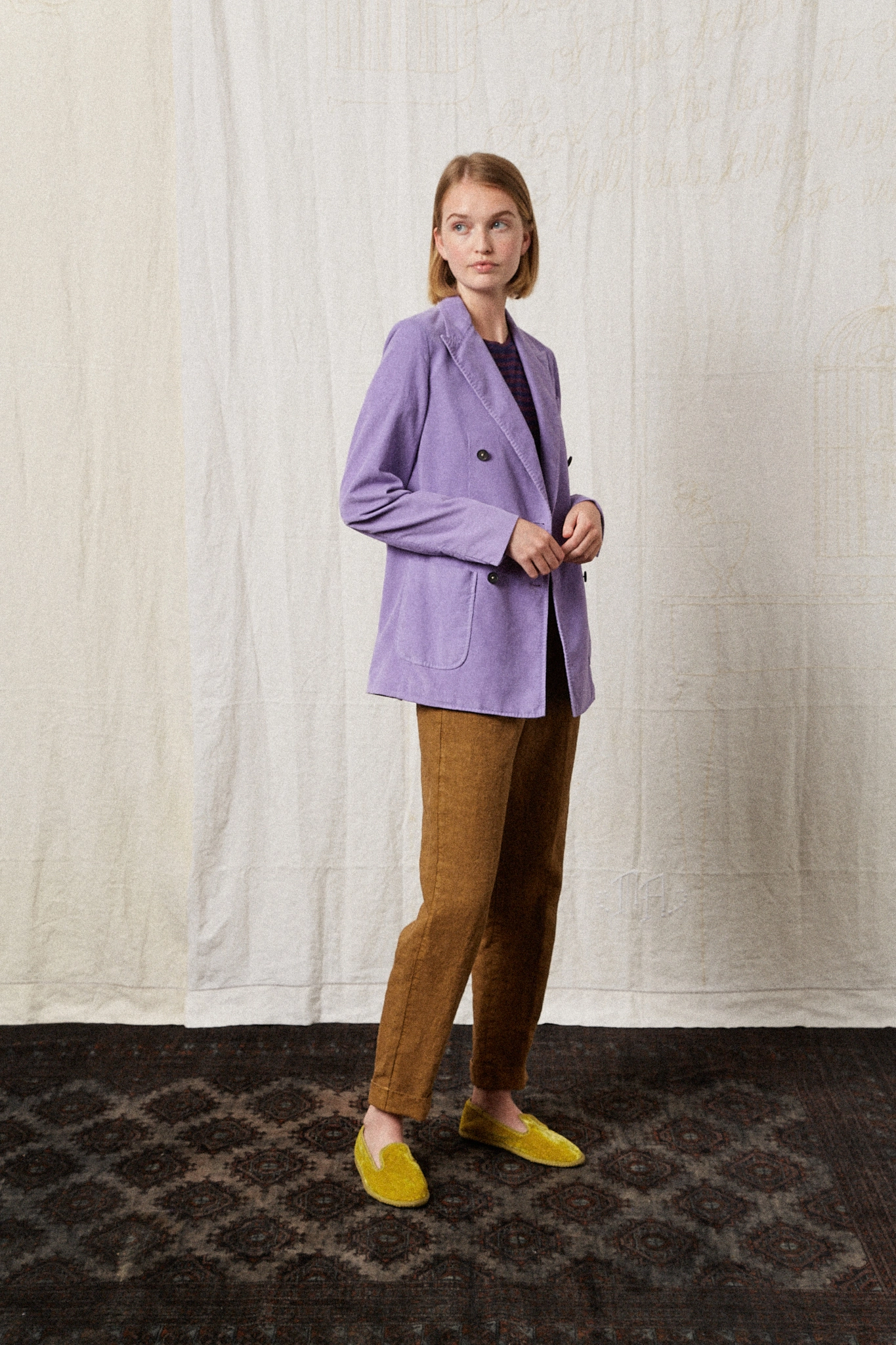 Alba2023春夏系列，淡紫色双排扣西装设计