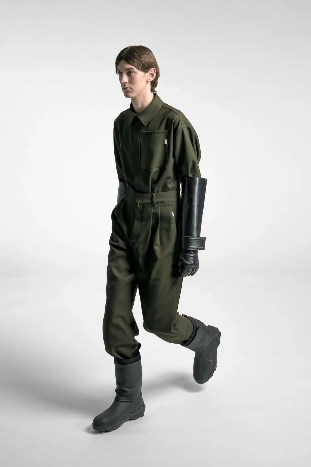  时尚服装品牌032c发布2022的秋冬系列-GUILTY工业风外套