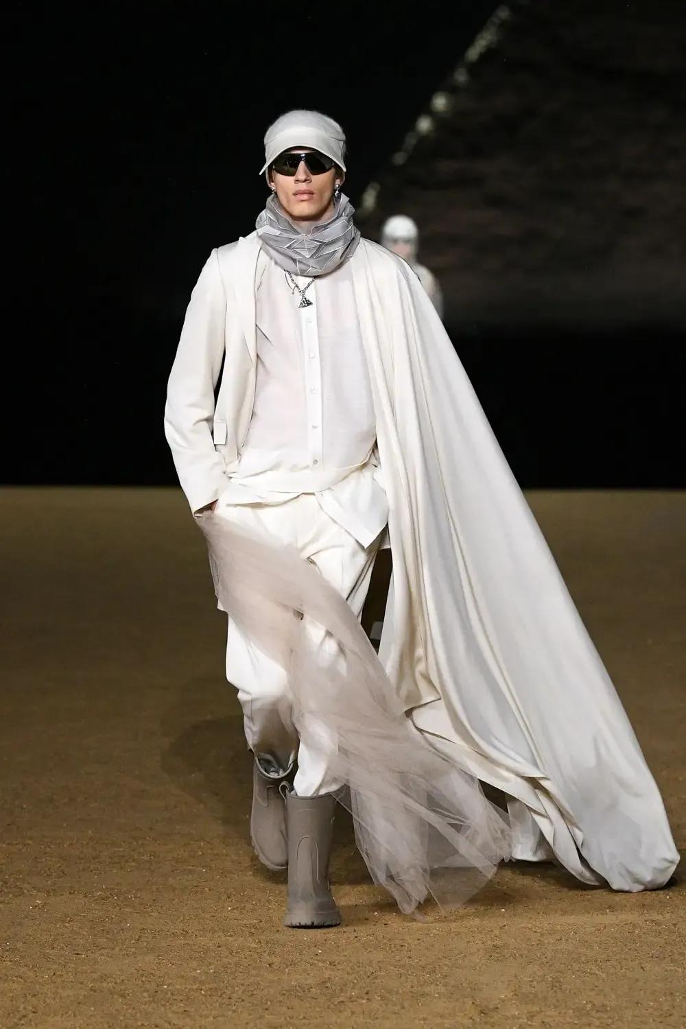 秀场直击|Dior 2023初秋季男装秀，从埃及吹来苏格兰风