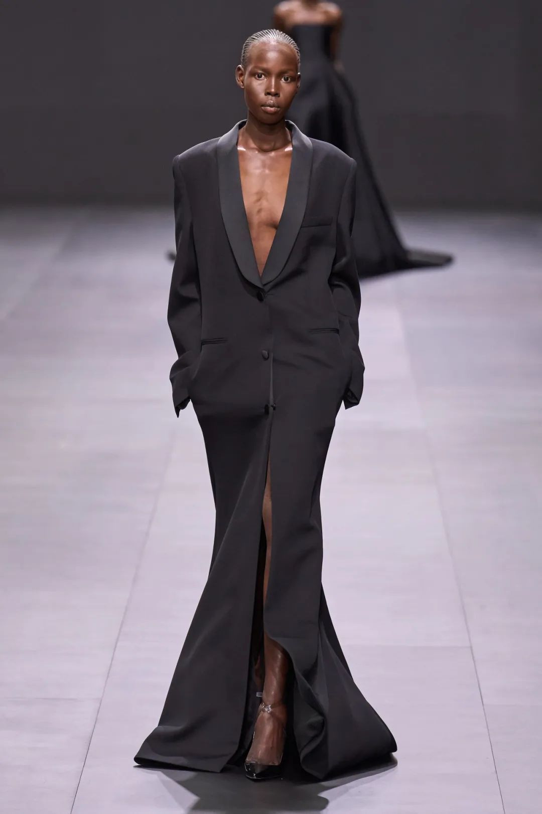 流行趋势|一起来探究Valentino 2023春夏系列的服装设计本质