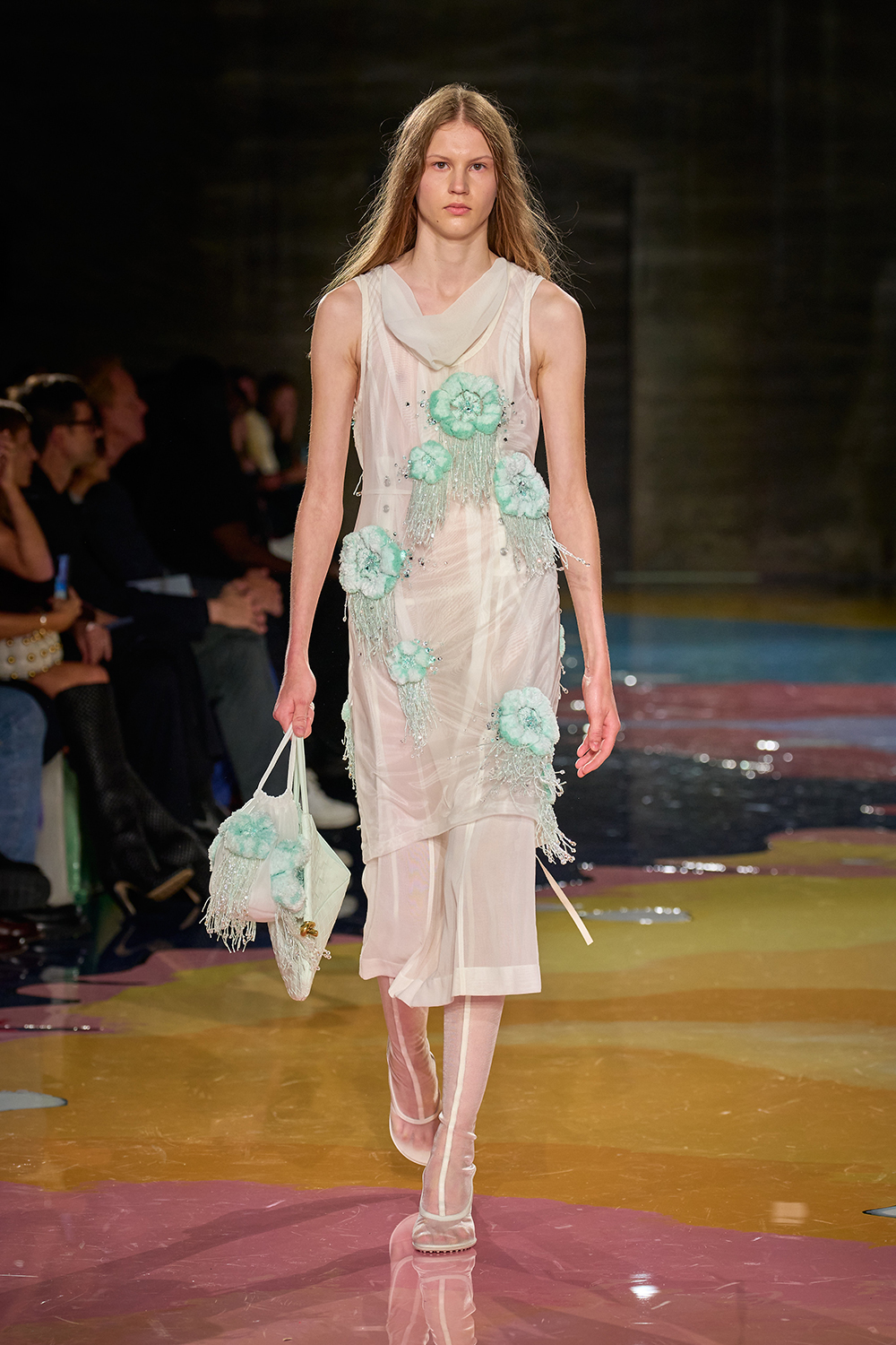 米兰时装周与2023春夏系列，针织提花设计，服装设计连衣裙