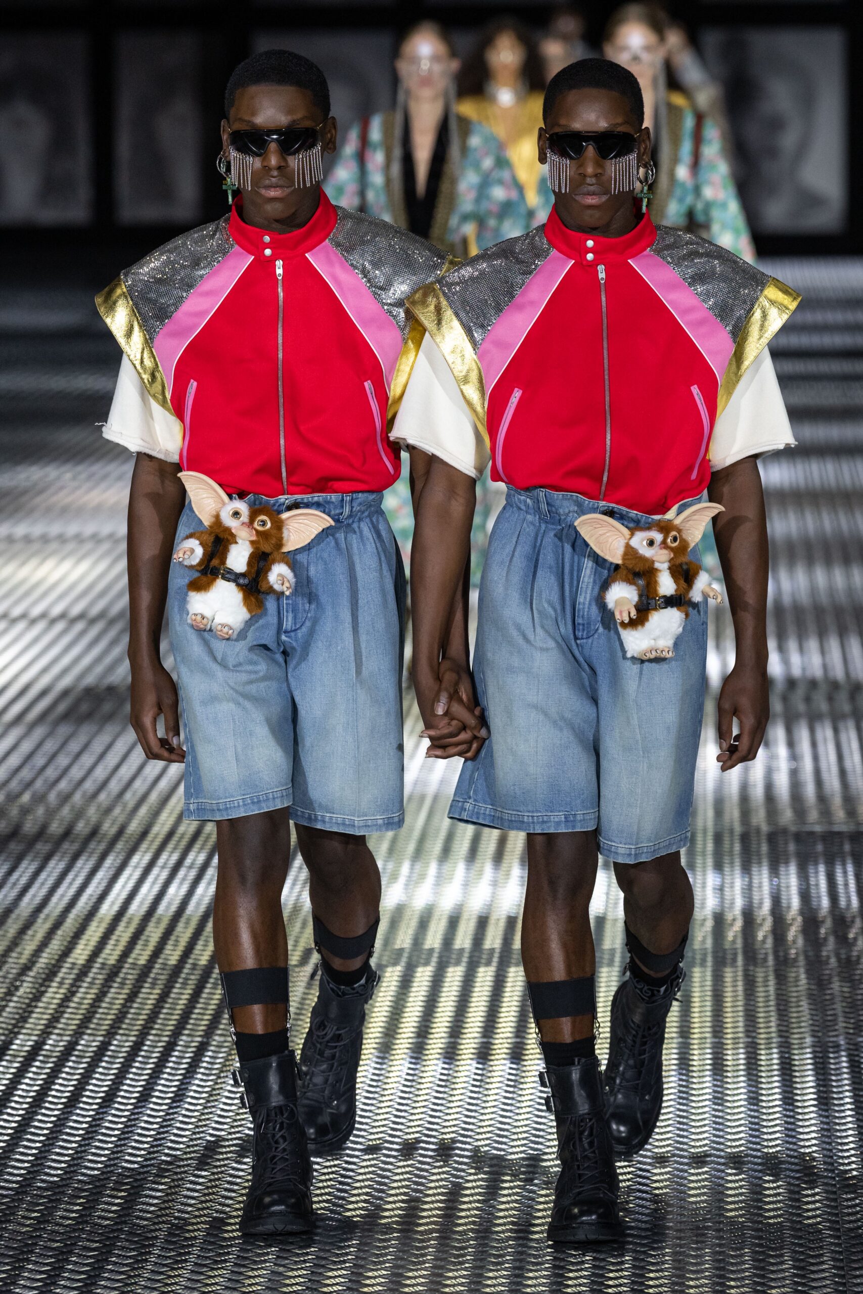 米兰时装周|服装设计，小熊挎包设计，双胞胎模特与Gucci2023春夏系列