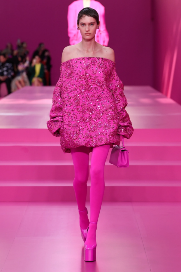 服装设计，秀场，华伦天奴粉色PP系列在纽约时装周展出