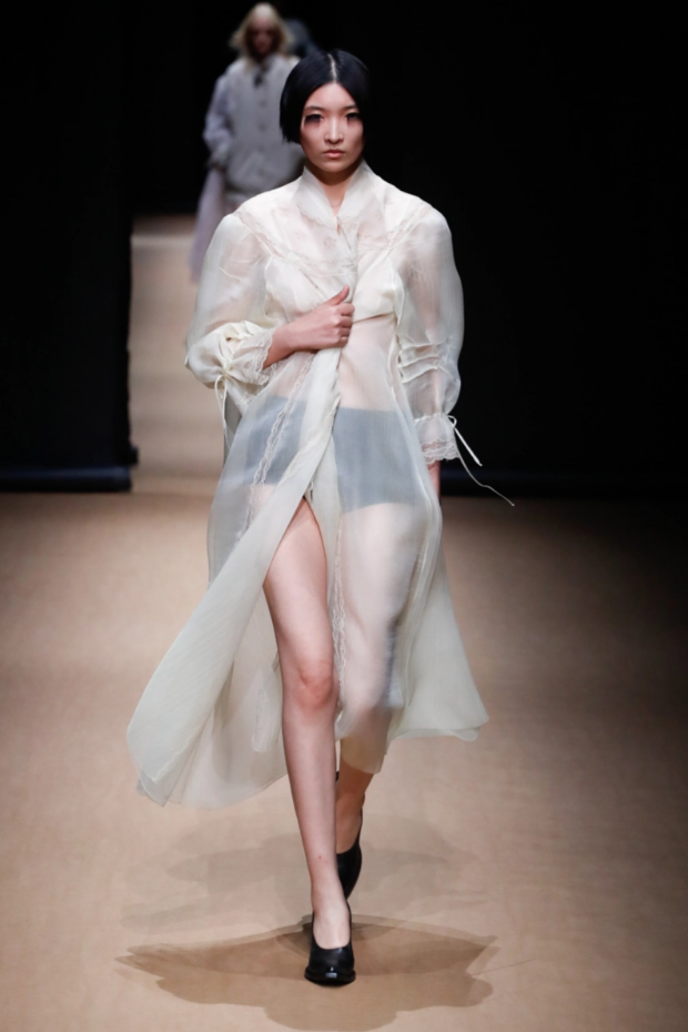  米兰时装周|服装设计师展现「真实一代」的Prada2023春夏系列，服装设计蕾丝家居服