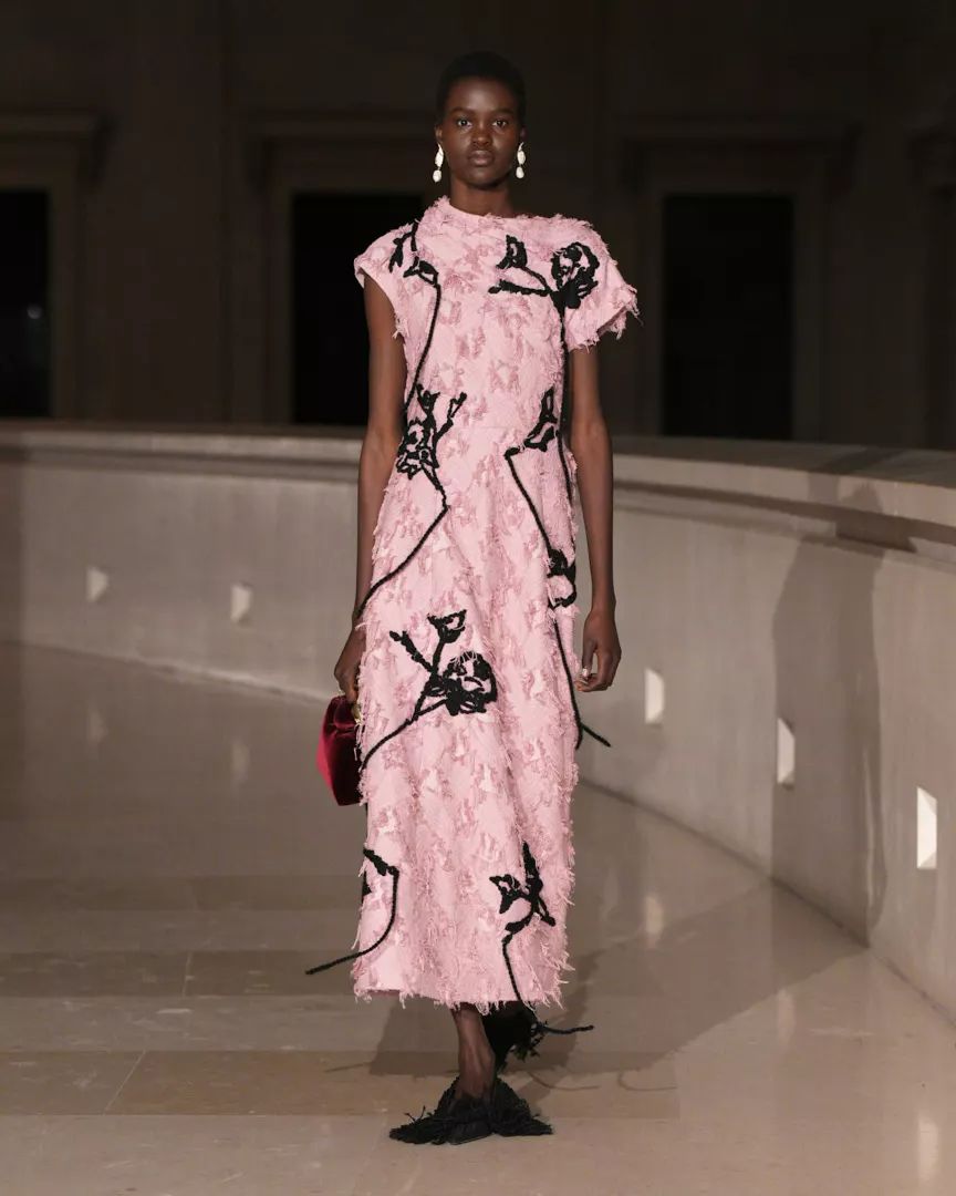 Erdem 2025秋冬系列，花卉印花图案设计