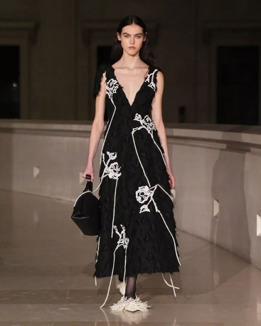 Erdem 2025秋冬系列，花卉印花图案设计