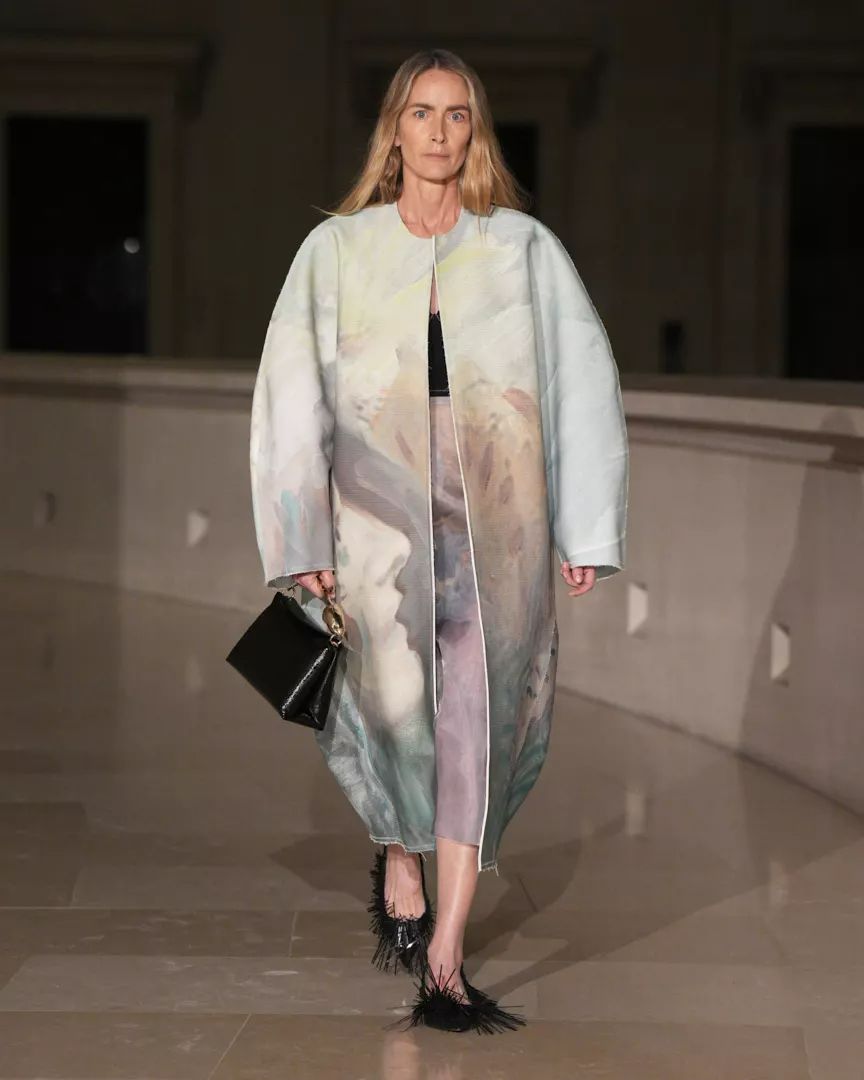 Erdem 2025秋冬系列，花卉印花图案设计
