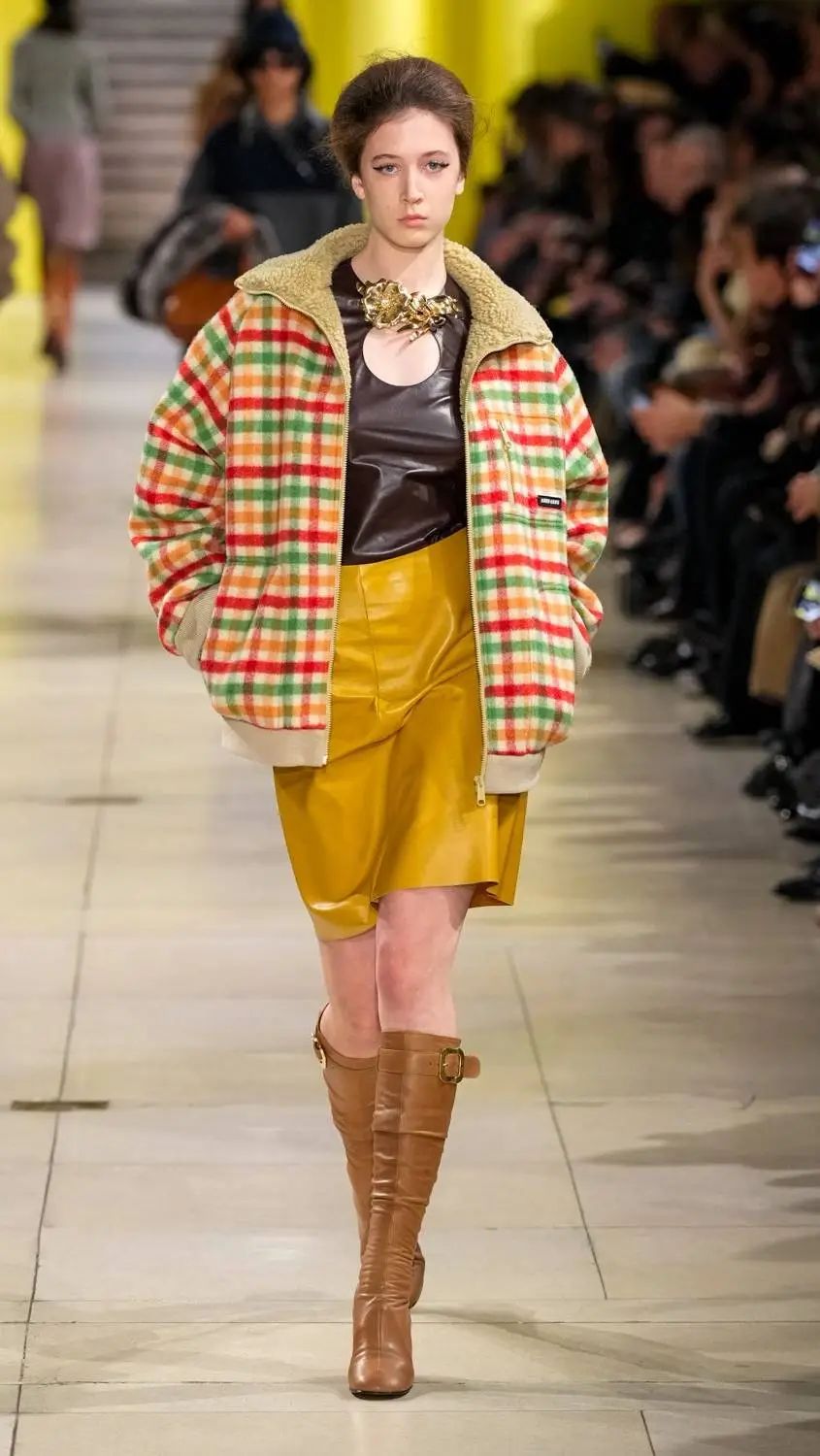 miumiu2025秋冬系列，服装设计格纹夹克