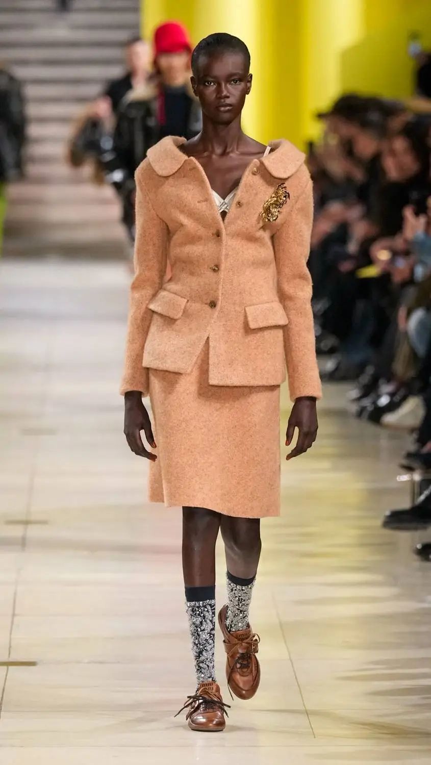 miumiu2025秋冬系列，服装设计廓形套装