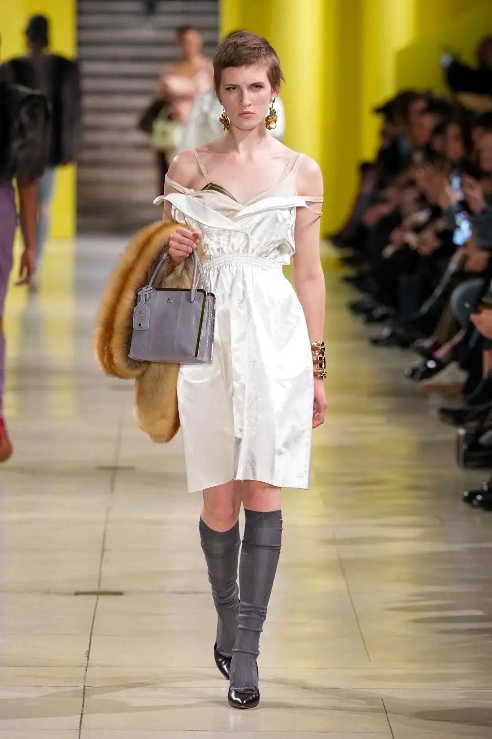 miumiu2025秋冬系列，服装设计蕾丝裙