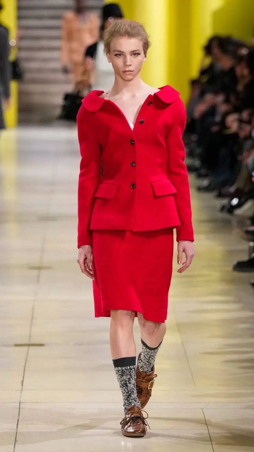 miumiu2025秋冬系列，服装设计廓形套装