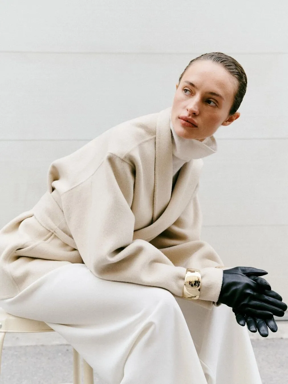 Pantone 2026 年度流行色「云上舞白」怎么穿搭更好看？