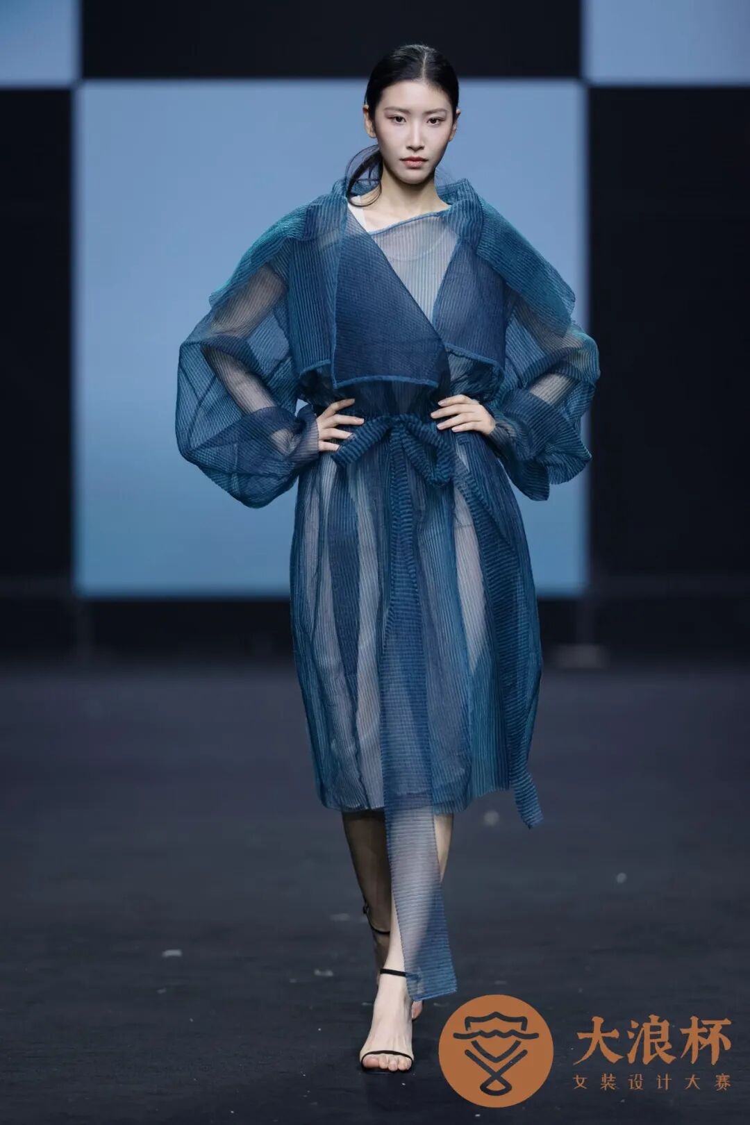 女装设计作品，&ldquo;大浪杯&rdquo;女装设计大赛&ldquo;浪花奖&rdquo; 获奖作品Khanh Brice Nguyen《AURORA 曙光》