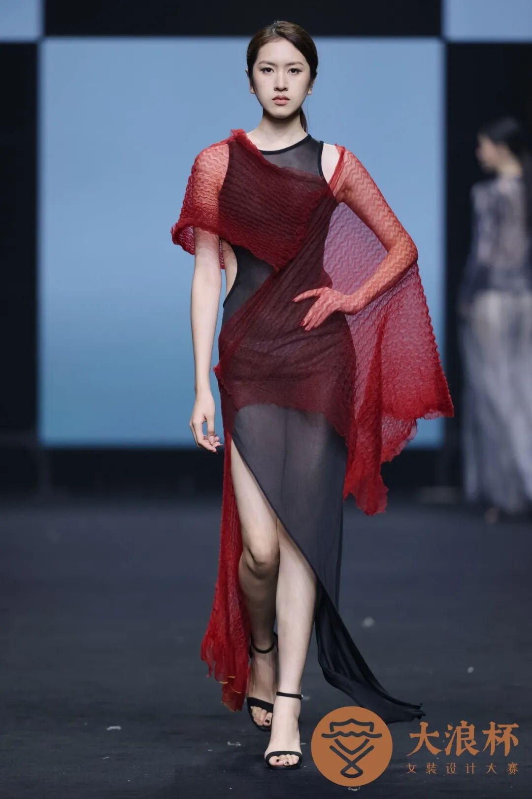 女装设计作品，&ldquo;大浪杯&rdquo;女装设计大赛&ldquo;浪花奖&rdquo; 获奖作品Khanh Brice Nguyen《AURORA 曙光》