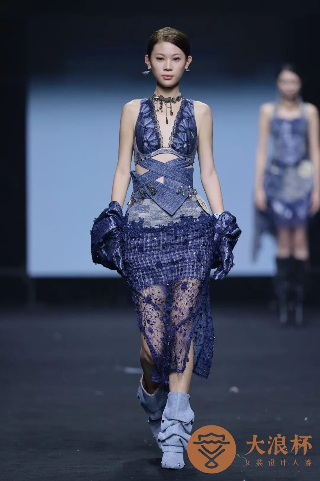女装设计作品，&ldquo;大浪杯&rdquo;女装设计大赛&ldquo;鹏城之星&rdquo; 获奖作品崔英《古城老院》