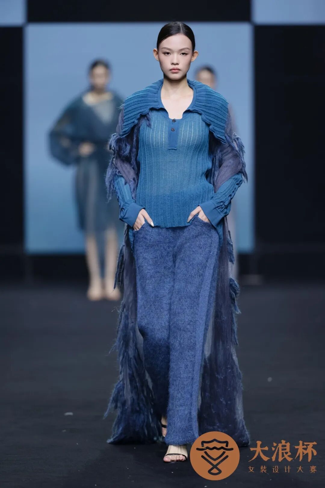 女装设计作品，&ldquo;大浪杯&rdquo;女装设计大赛&ldquo;浪花奖&rdquo; 获奖作品Khanh Brice Nguyen《AURORA 曙光》