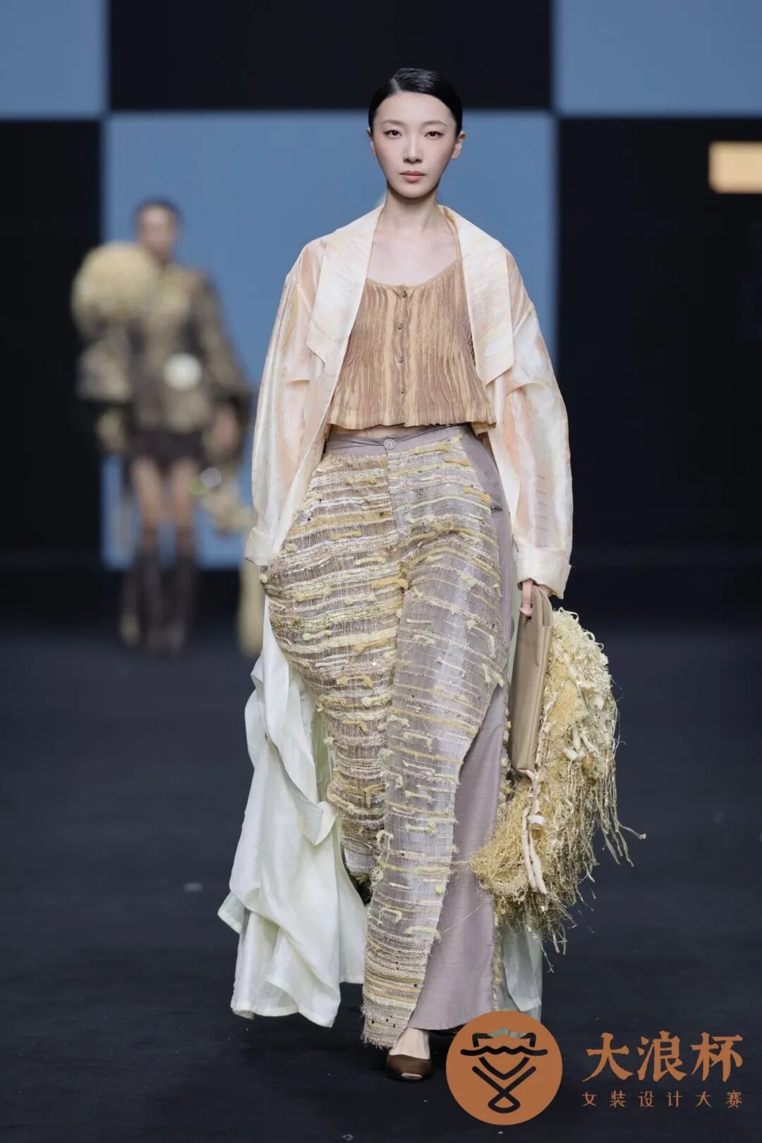 女装设计作品，&ldquo;大浪杯&rdquo;女装设计大赛&ldquo;金浪奖&rdquo; 获奖作品周荻洋的《长物&middot;竹木织》