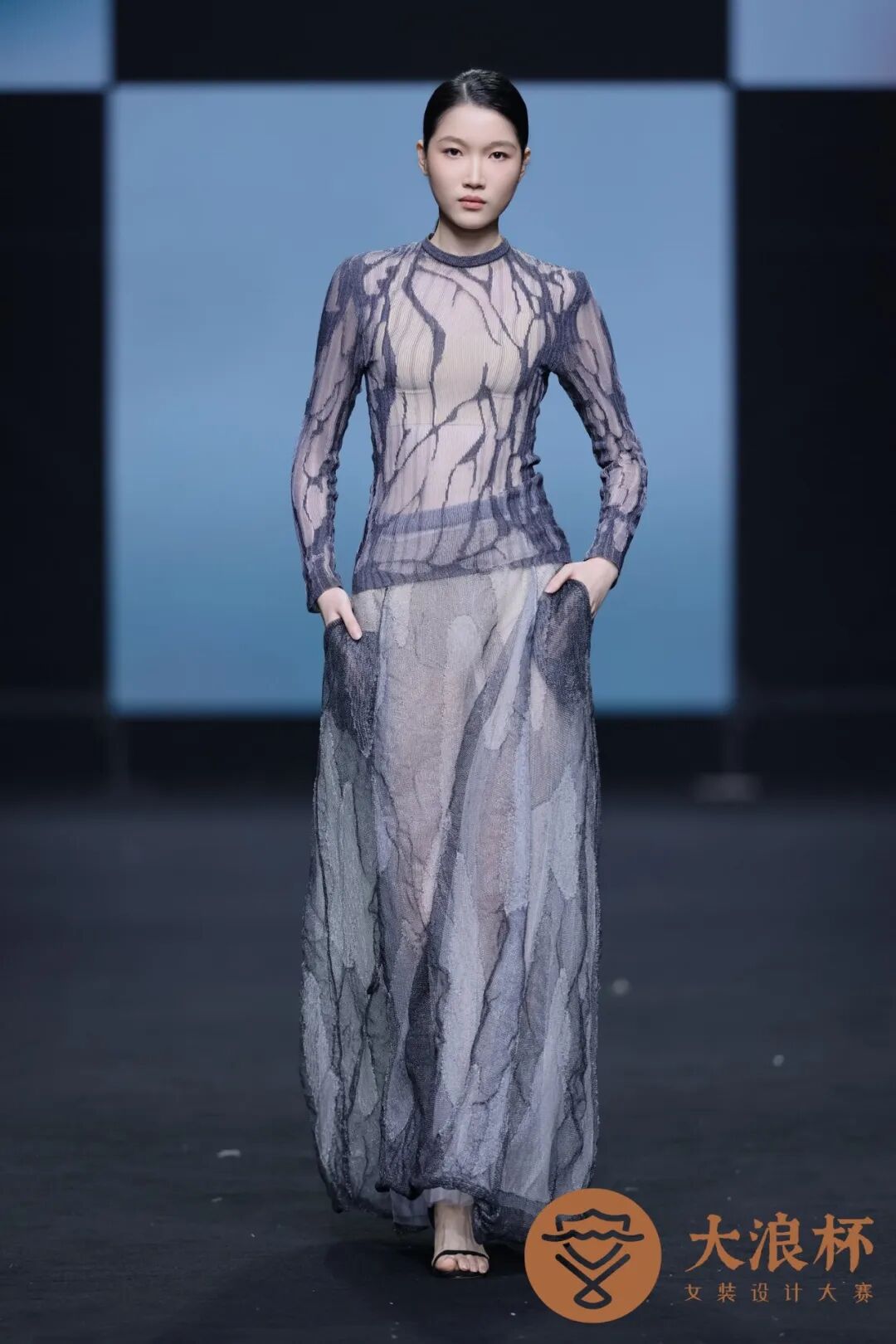 女装设计作品，&ldquo;大浪杯&rdquo;女装设计大赛&ldquo;浪花奖&rdquo; 获奖作品Khanh Brice Nguyen《AURORA 曙光》